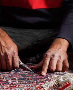 رفو گری قالی در قالیشویی فرمانیه